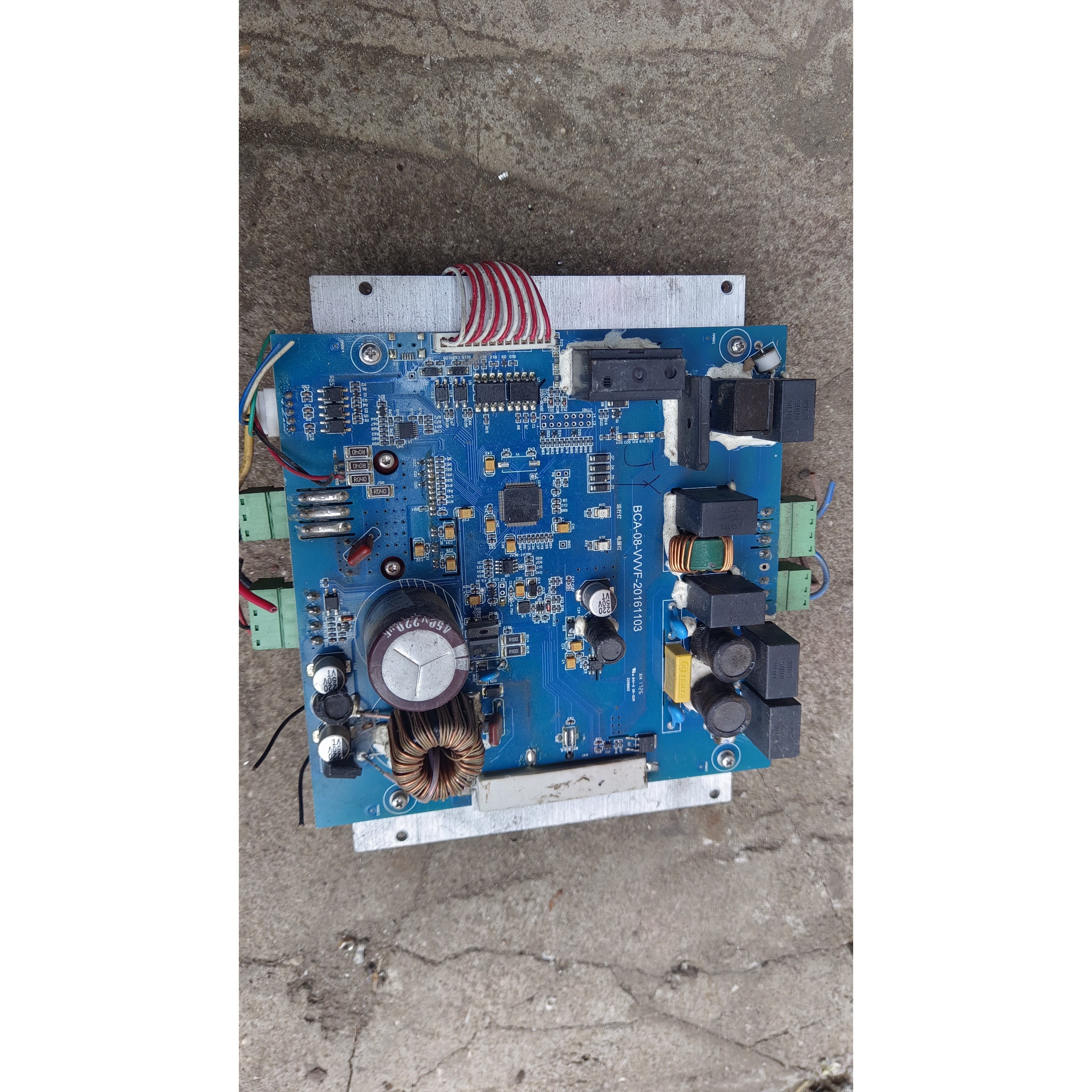 出蓝卡停车场控制机相关配件,包含多款电路板,型号有BCA-0议价产