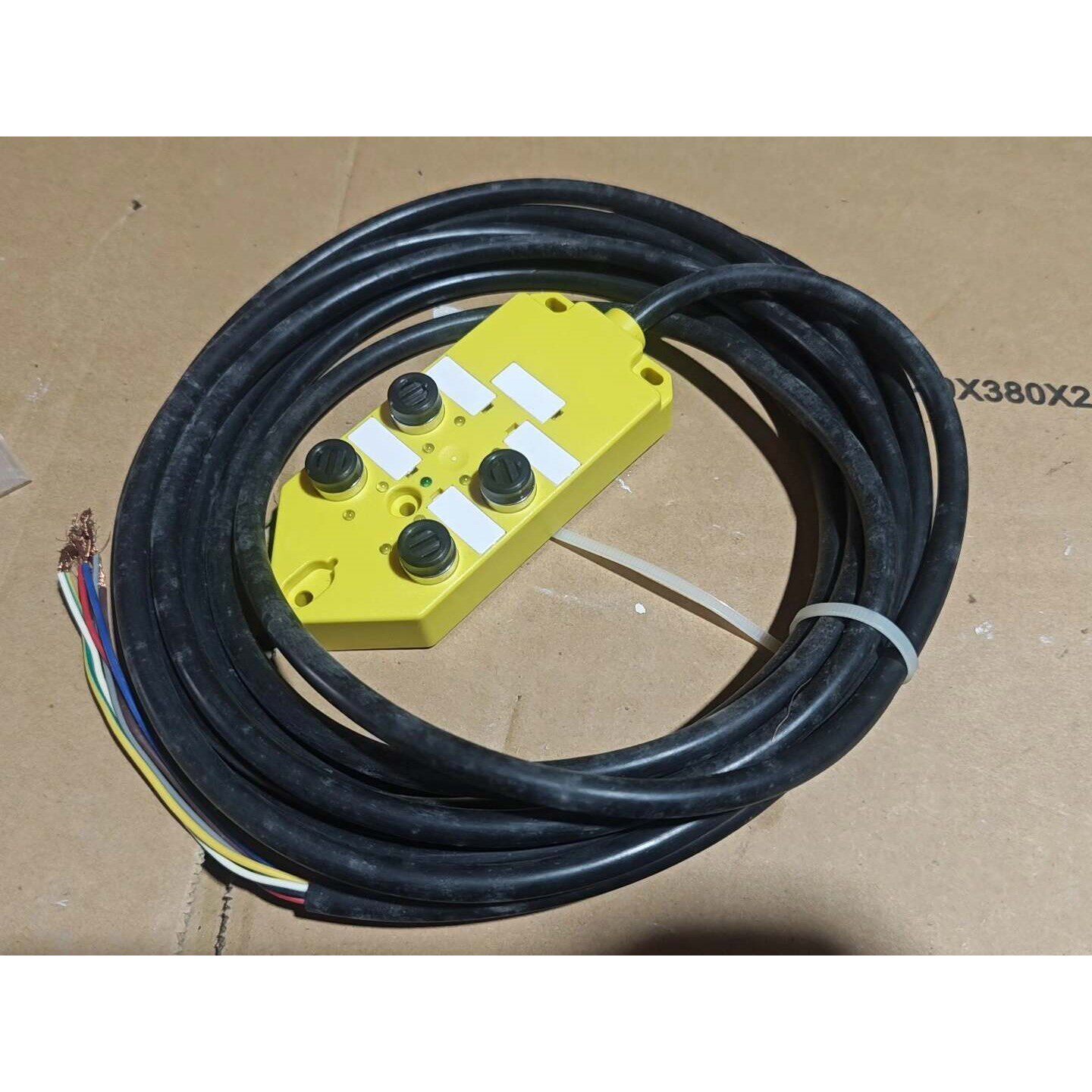 IO分线盒M12K4/NPN,实物拍摄,成色如图所示.黄色外议价产品