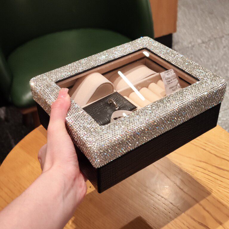 镶钻手表收纳盒家用高档奢华防尘防污多功能首饰分格表盒网红同款使用感如何?