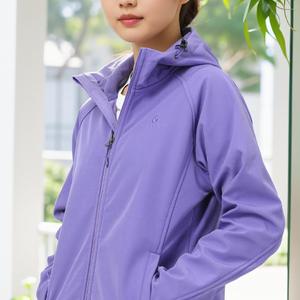 岩云户外春秋新款女休闲防风防泼水保暖夹克防风加绒外套软壳上衣