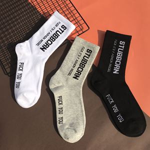 原宿风字母条纹运动中筒棉袜