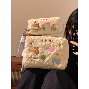 可爱手提小狗化妆包女便携大容量护肤品洗漱包文具笔袋旅行收纳包