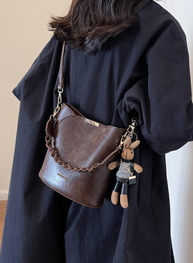 富士xt50xs20相机包zve10索尼康z30微单摄影水桶包佳能R5斜跨配件