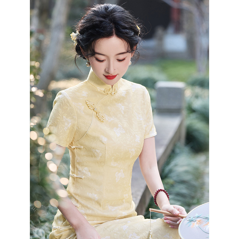 鹅黄色高端气质旗袍女新中式夏季订婚日常穿提花连衣裙2025年新款