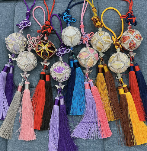 广西民族特色手工中国结双流苏绣球挂件刺绣成品纪念品4公分