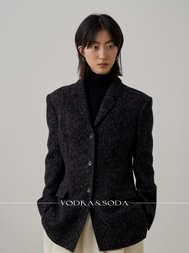 vodka&soda|22秋冬新品复古提花垫肩收腰西装外套女西服