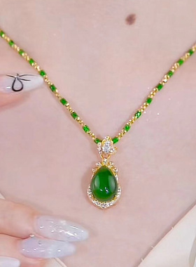 新款水滴吊坠女款仿玉石苹果绿猫眼石镶嵌项链挂件高级感设计批发