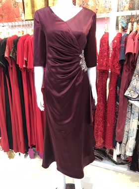 富贵依枝花妈妈婚礼礼服长款新款高贵喜婆婆婚宴装时尚镶钻连衣裙