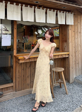 2026夏季新款法式V领碎花连衣裙女夏绝美气质雪纺收腰显瘦茶歇裙
