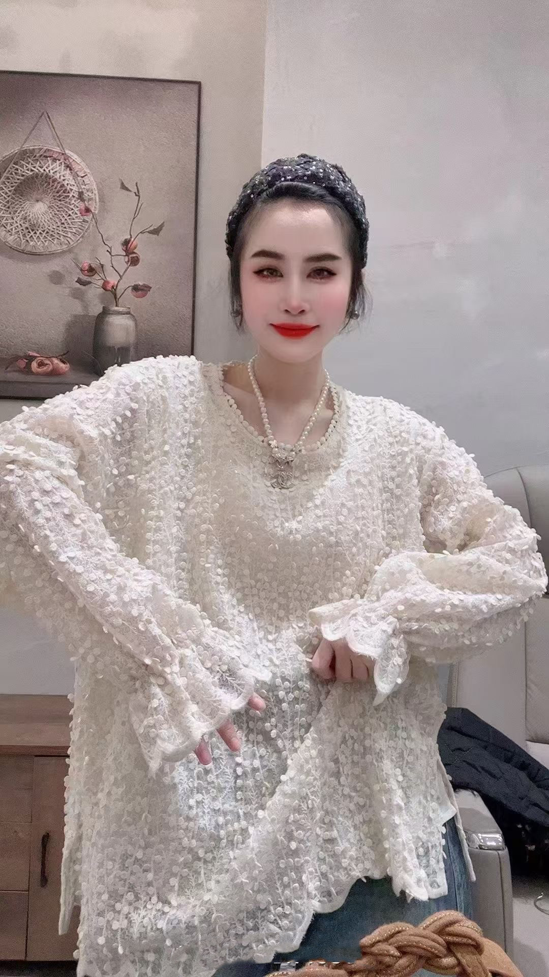 欧洲站新款重工钉珠圆领长袖针织衫女宽松显瘦百搭打底蕾丝雪纺衫