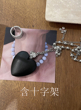 黑色爱心木质吊坠项链女款新款长款毛衣链轻奢高级感颈链秋冬