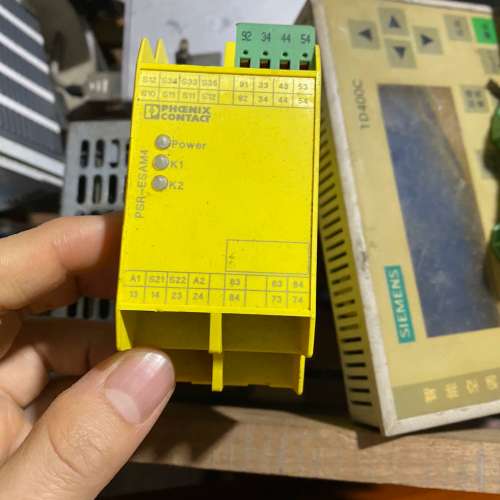菲尼克斯安全继电器 PSR-ESAM4，成色如图