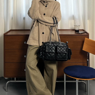 2025秋冬新款 菱格复古多口袋单肩斜挎机车包大容量简约通勤手提包