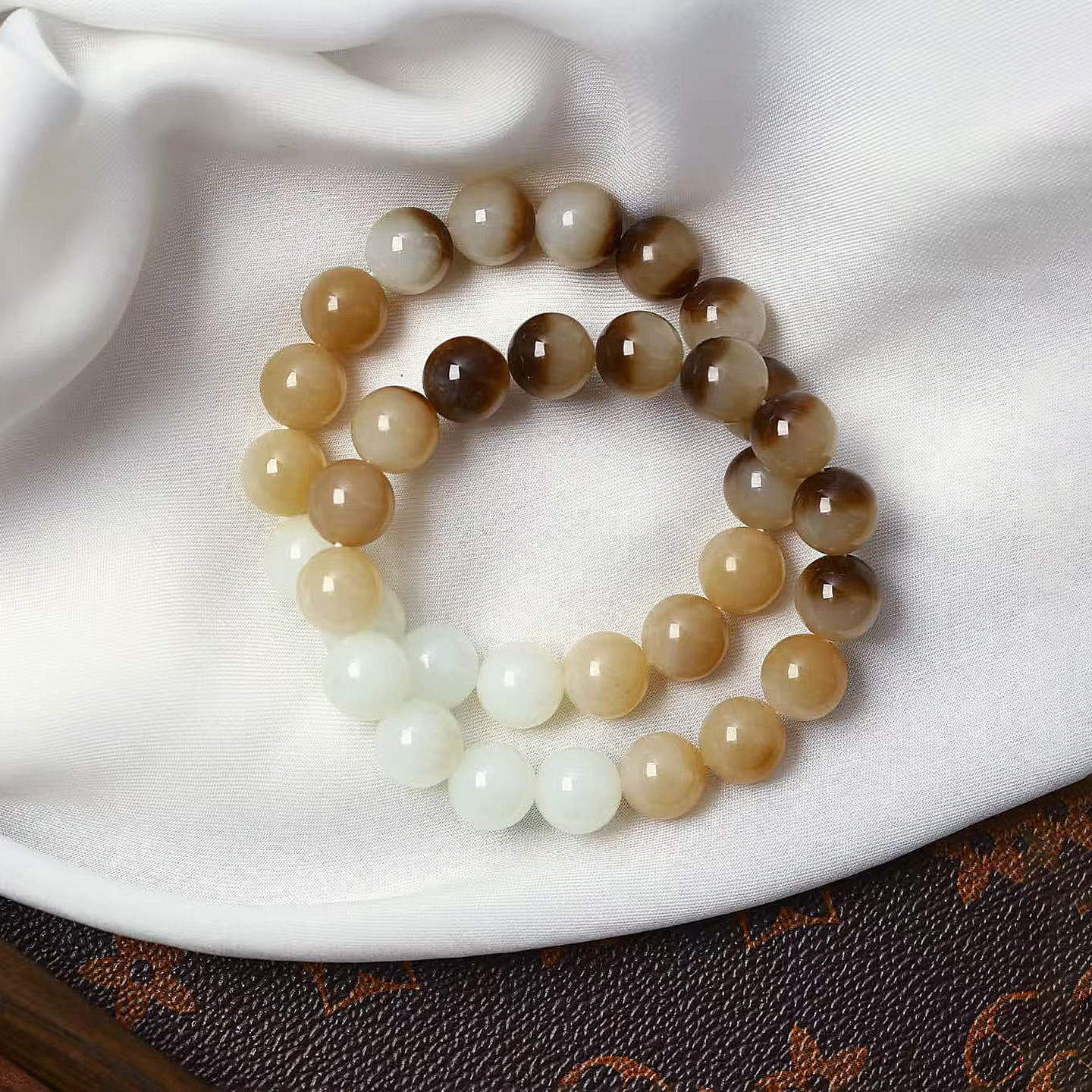 精品天然和田玉俄料糖料渐变色款手链油润感好男女款玉石手链饰品