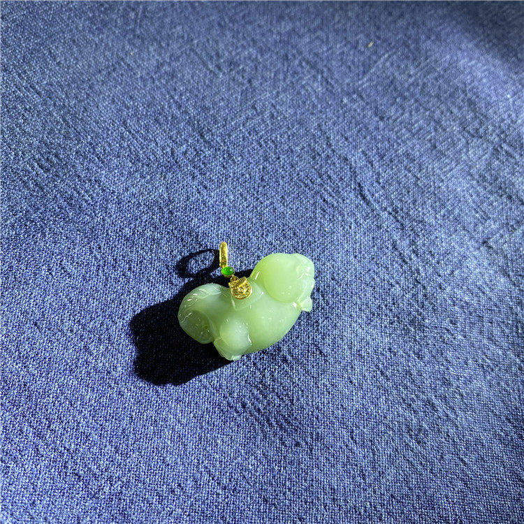 天然俄罗斯碧玉鸭蛋青细料18K金镶嵌唐马款吊坠 男女玉石挂坠饰品