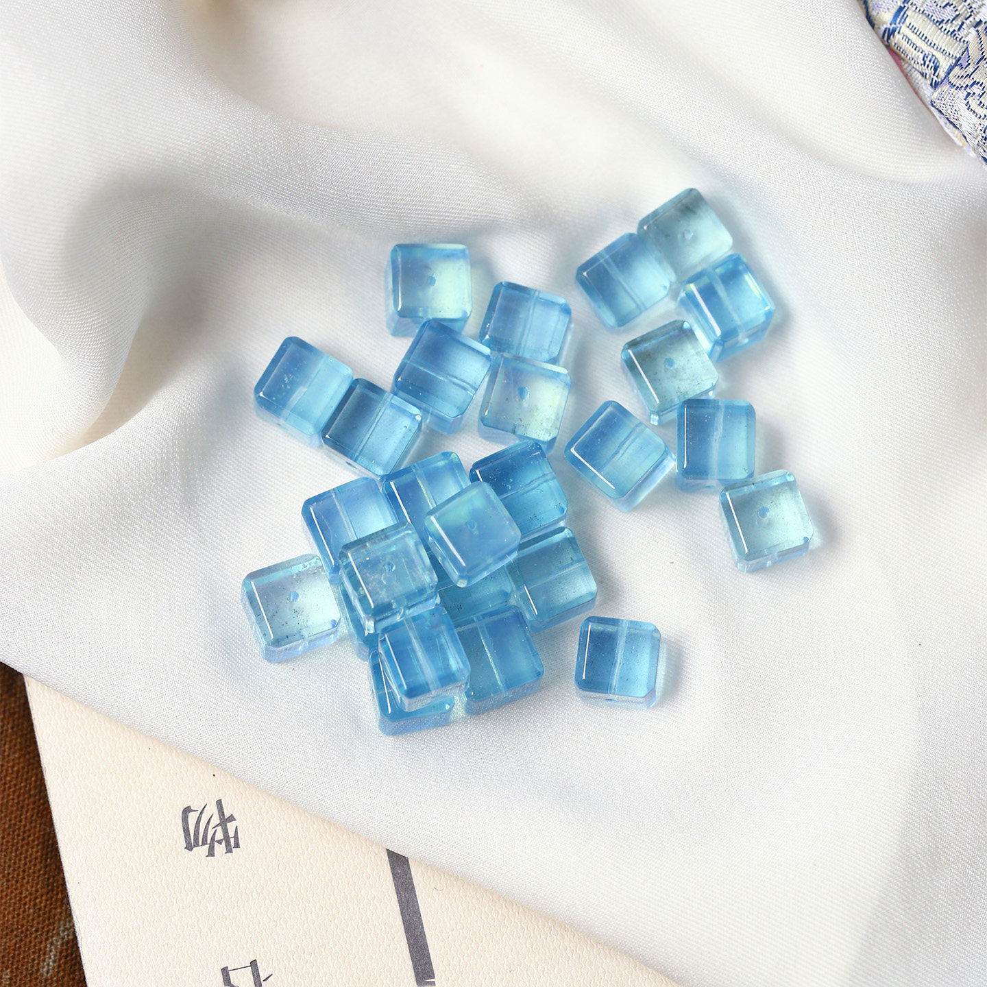 精品天然水晶海蓝宝冰透魔鬼蓝款方糖配件 女款水晶锁骨挂坠饰品,饰品/流行首饰/时尚饰品新,颈饰,淘宝优惠券,粉丝福利购,淘宝优惠卷