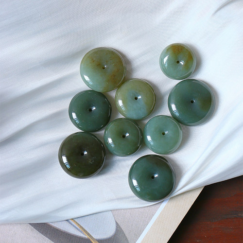 新疆且末料和田玉平安扣吊坠