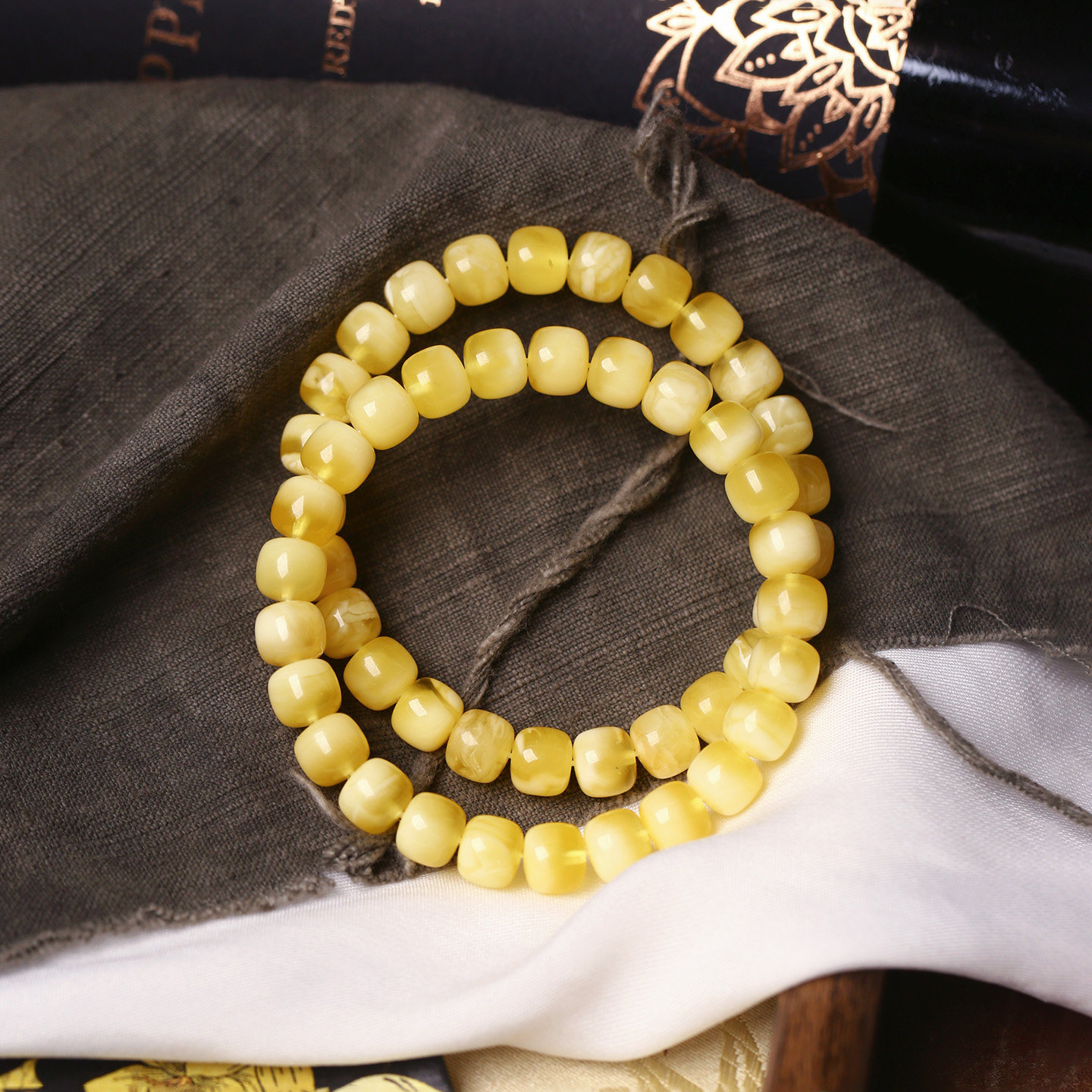 精品天然俄料蜜蜡鸡油黄飘白花蜜老型珠款手链男女款蜜蜡琥珀饰品