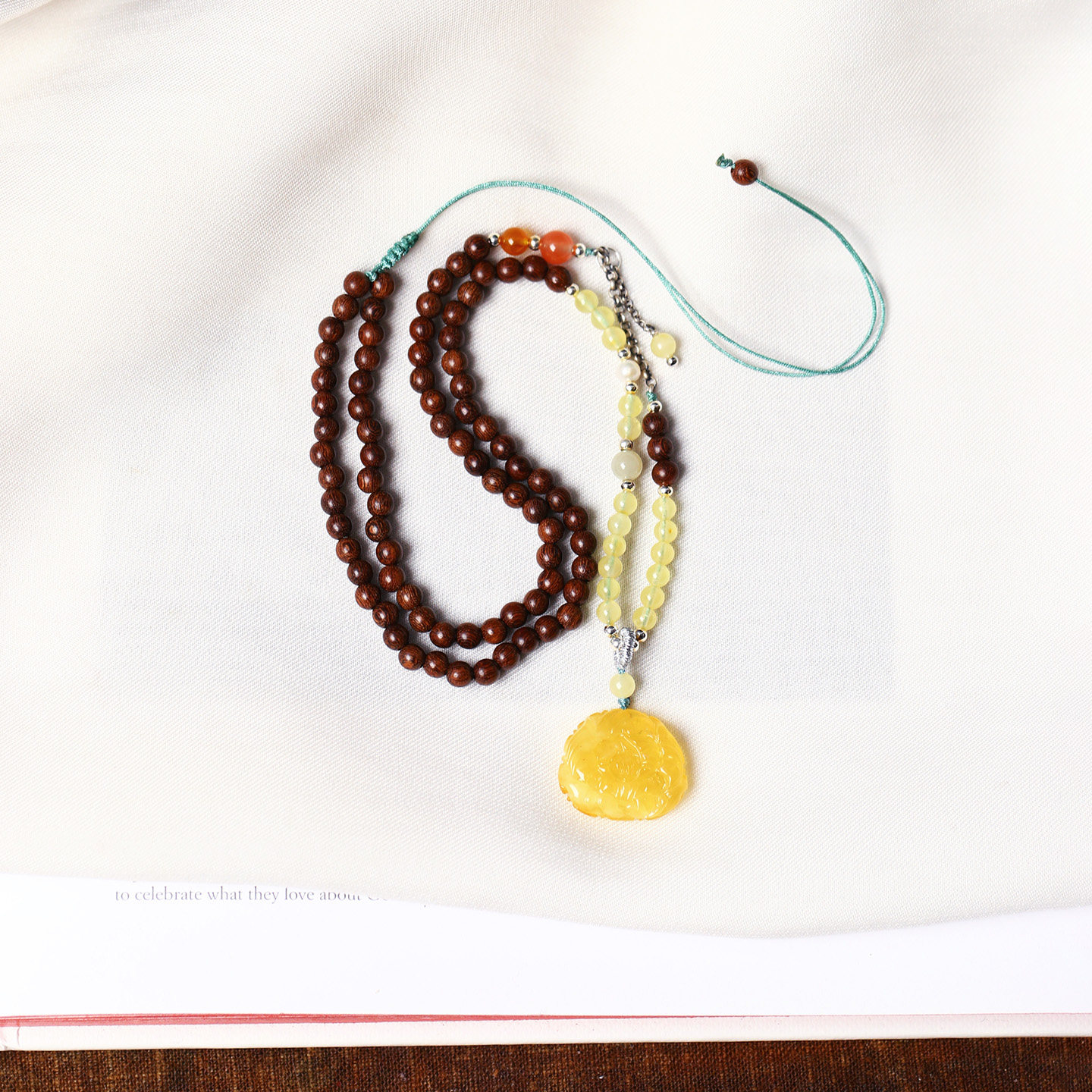 天然蜜蜡牡丹花搭配檀木珠链原创款吊坠毛衣链项链 女款琥珀挂坠