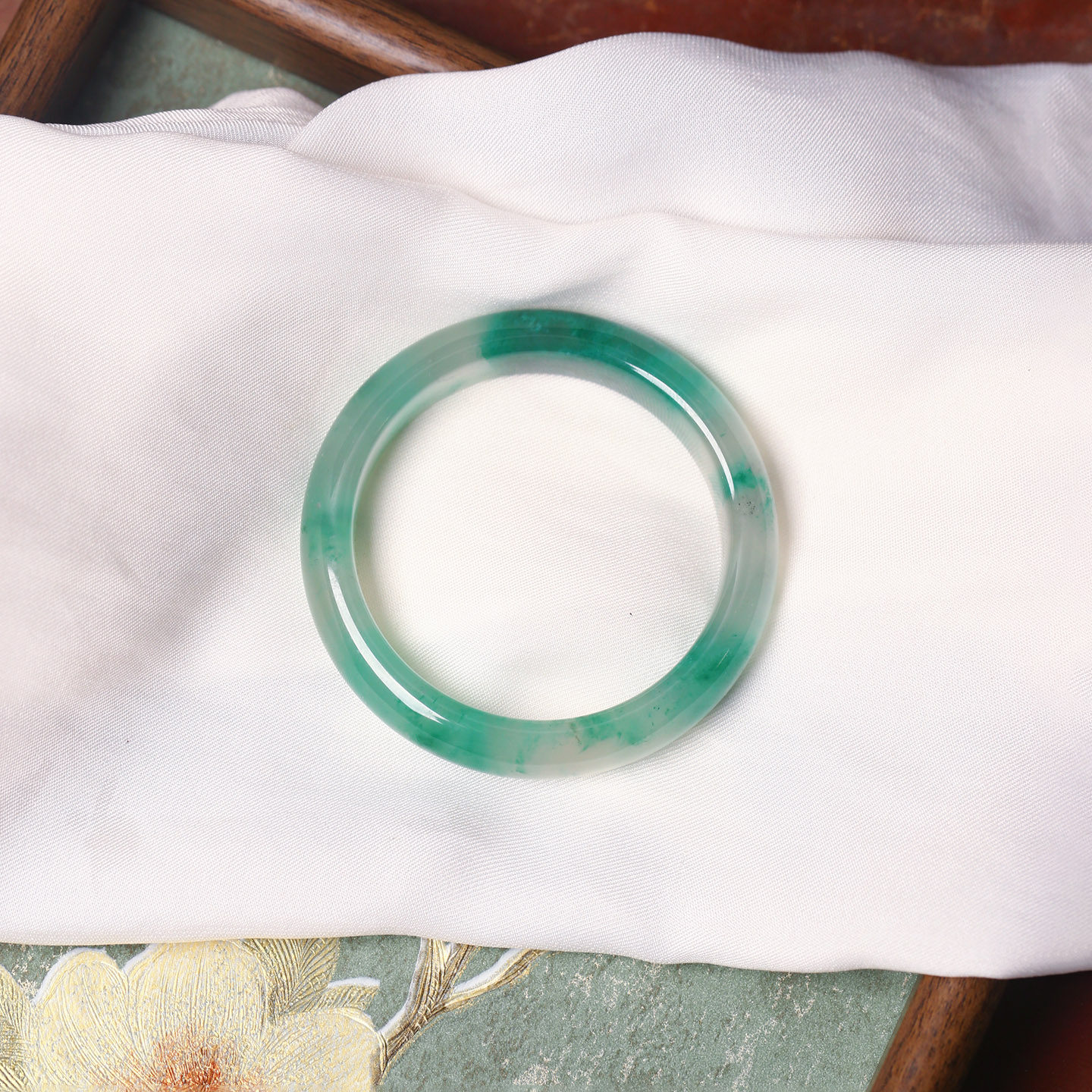 精品 天然独龙玉冰飘花手镯 满绿飘花镯子带点伴生矿女款饰品