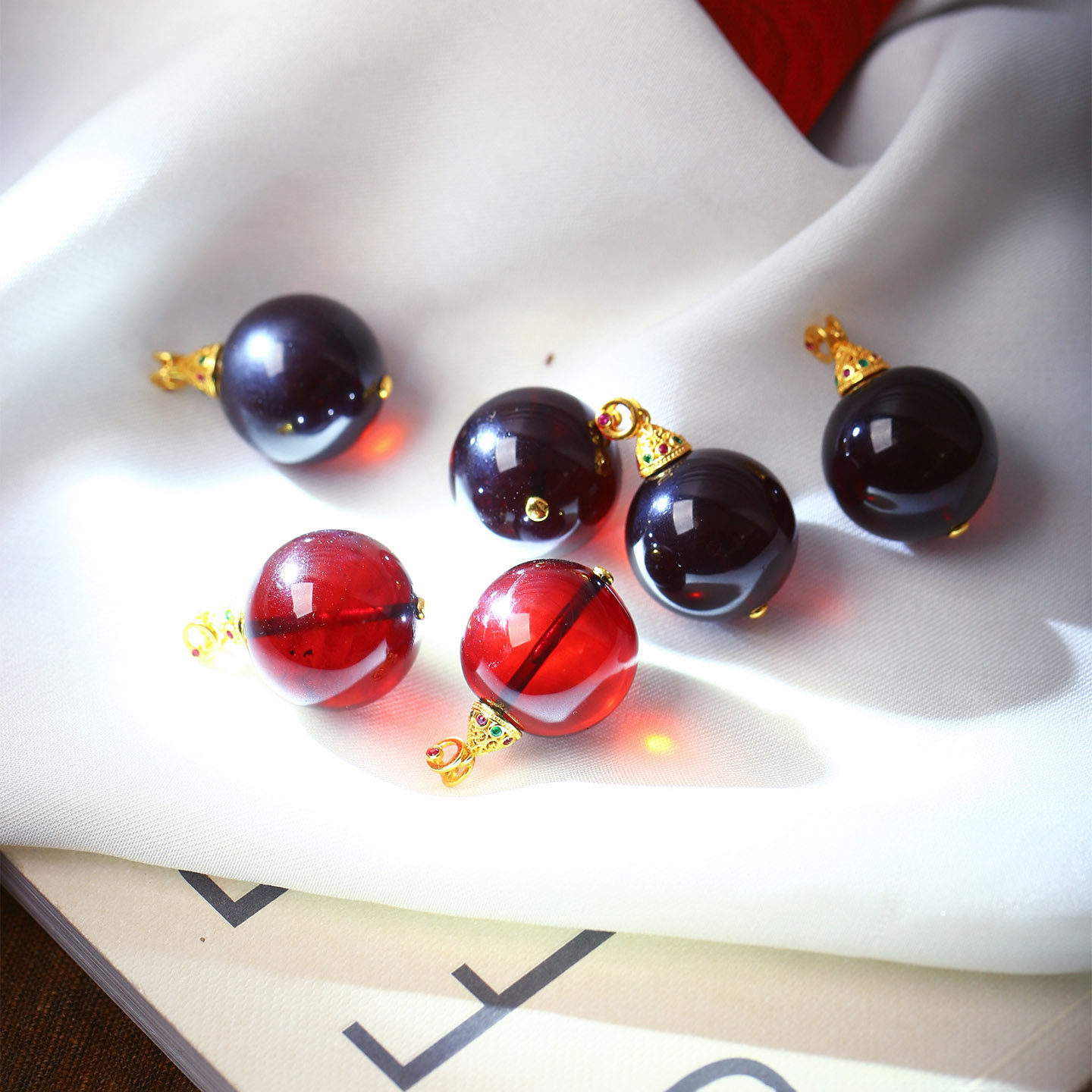 天然琥珀血珀圆珠纯银扣头镶嵌款吊坠女款琥珀锁骨链挂坠饰品礼物,珠宝/钻石/翡翠,颈饰,淘宝优惠券,粉丝福利购,淘宝优惠卷