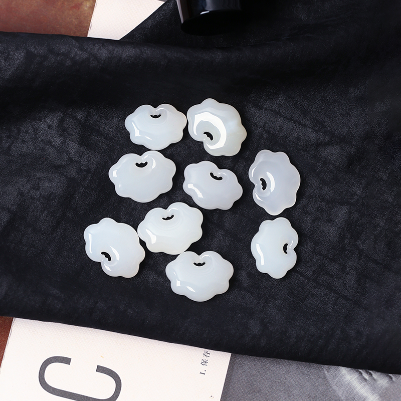 天然和田玉老料白玉雕刻如意锁款吊坠 女款玉石毛衣链挂坠饰品