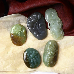 一物一图天然和田玉糖俏色巧雕刻连年有鱼小花款吊坠女款玉石挂坠
