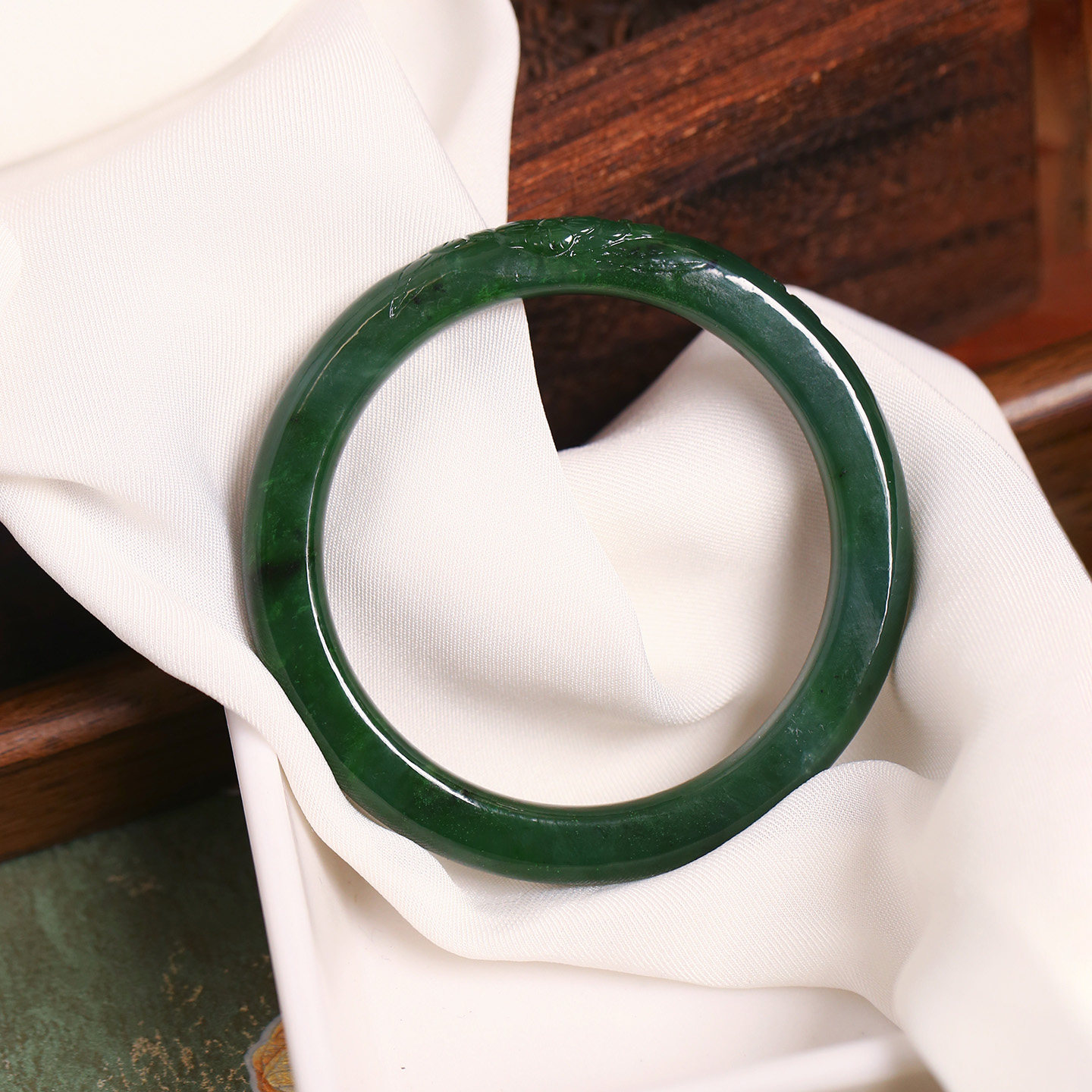 天然老料碧玉雕花款手镯 料子油润 女款玉石手镯送妈妈镯饰品礼物