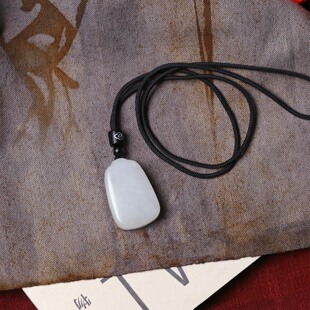 天然和田玉烟紫无事牌款吊坠 男女款玉石方牌挂坠饰品礼物