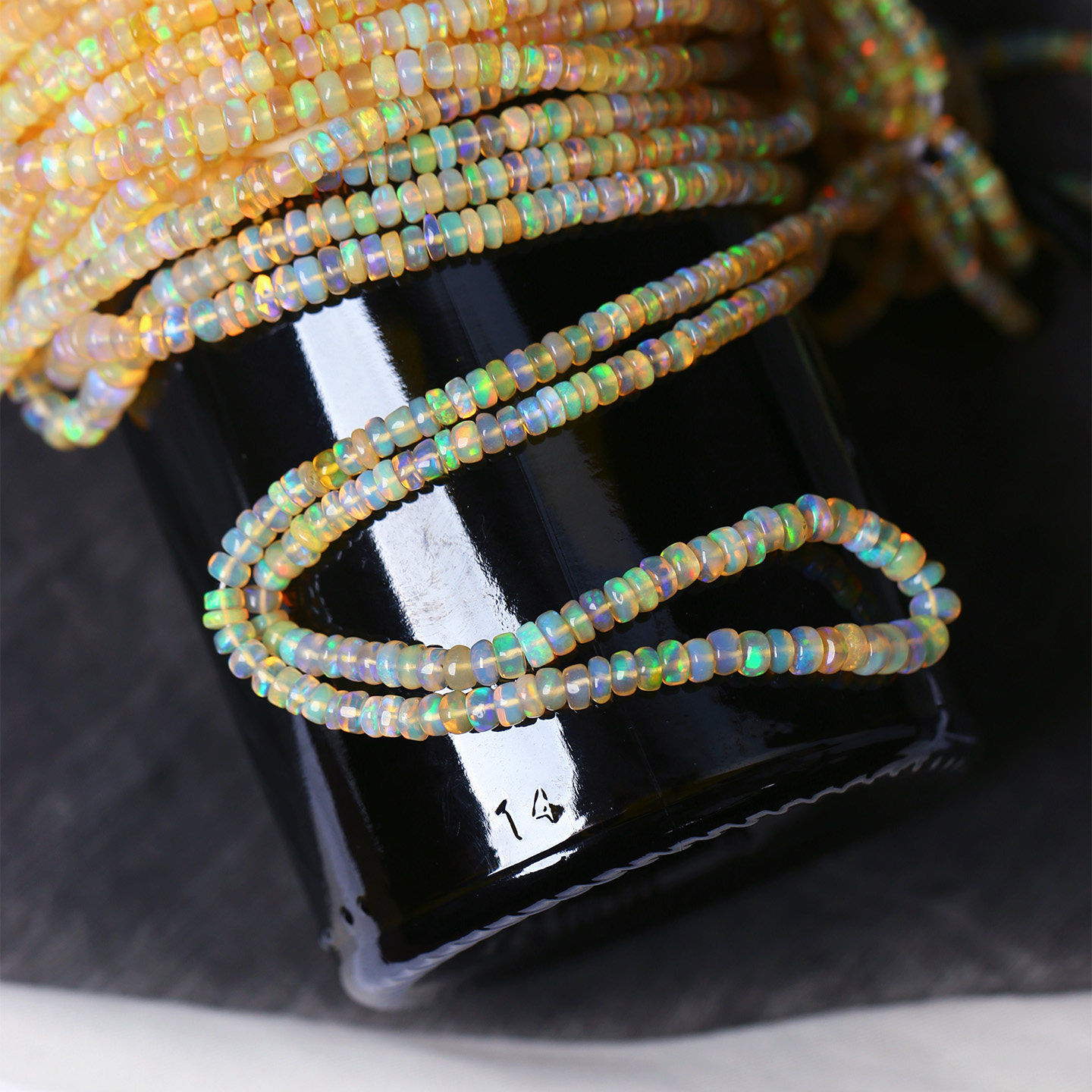 精品彩宝 天然欧珀盘珠半成品散珠DIY配饰 女款欧泊饰品火彩好