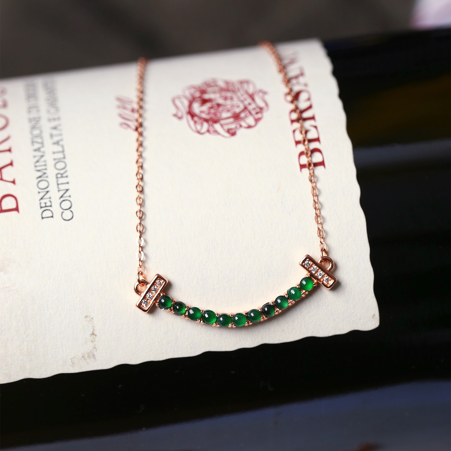 天然A货翡翠危料帝王绿蛋面纯银镶嵌微笑款锁骨链吊坠 女款项链