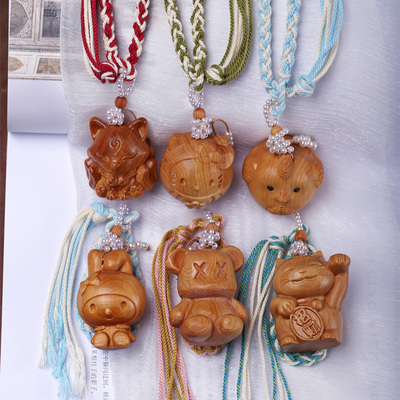 天然崖柏雕刻招财猫吊坠包挂