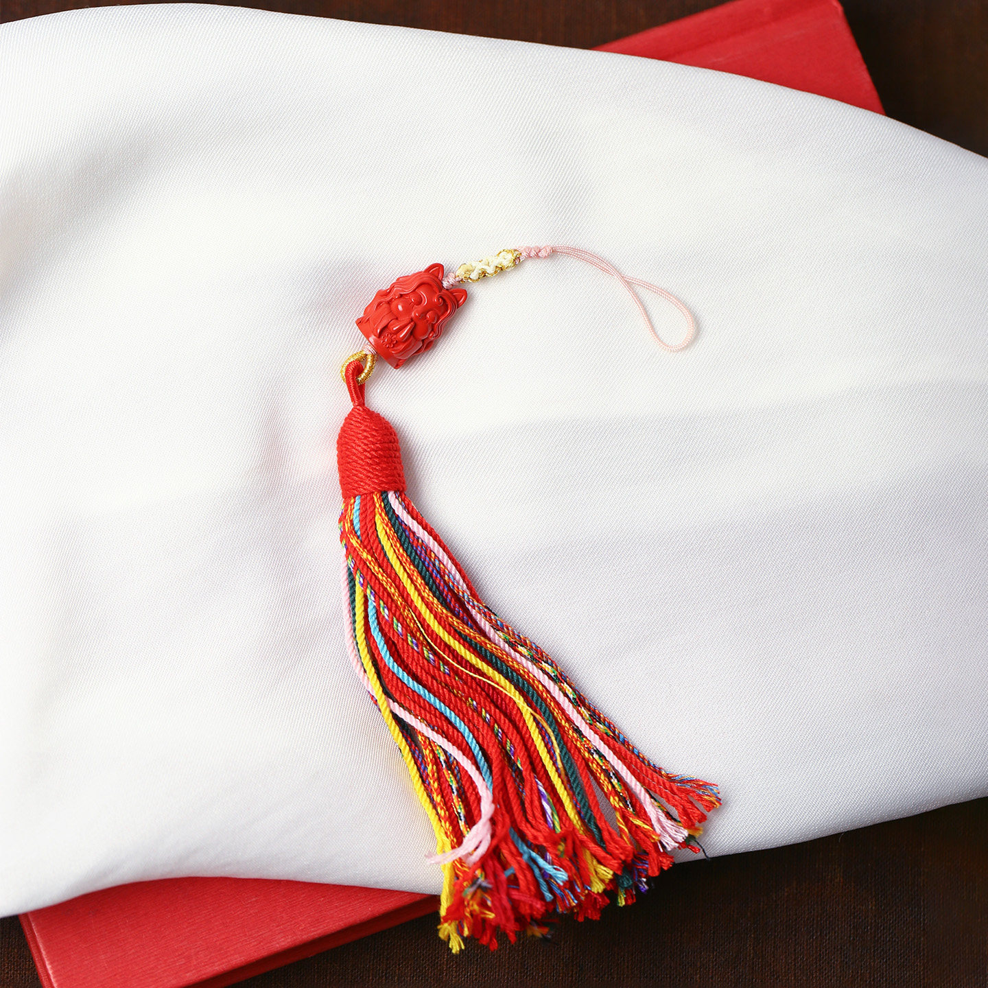 高含量天然红砂朱砂小狐仙九尾五彩流苏钥匙扣包挂流苏挂饰本命年