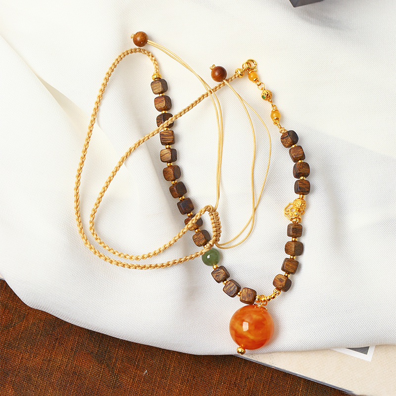 天然满蜜蜜蜡圆珠搭配沉香木方珠款吊坠 女琥珀锁骨挂坠项链饰品