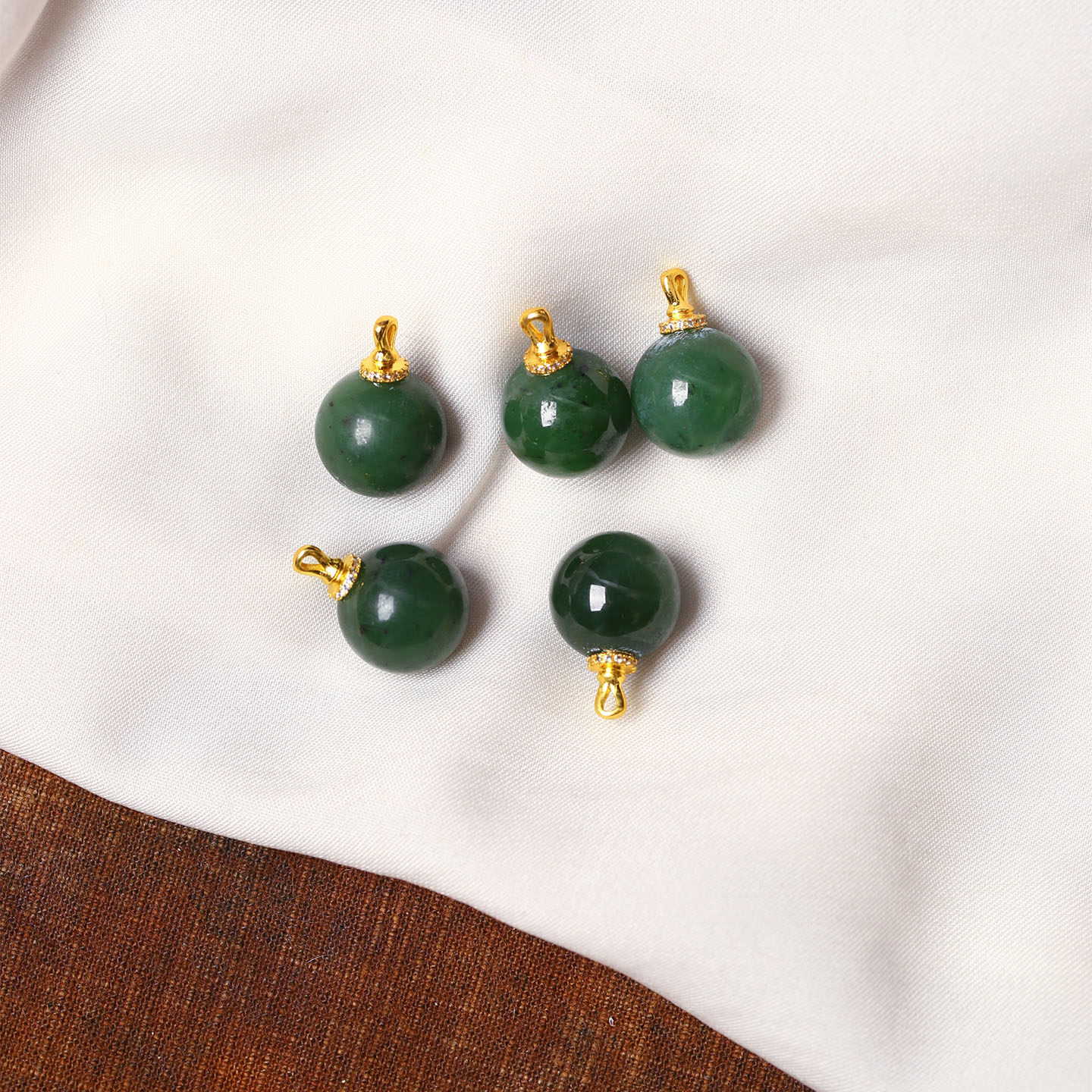 天然俄罗斯碧玉圆珠镶嵌款吊坠锁骨链挂坠 女款玉石锁骨挂坠饰品