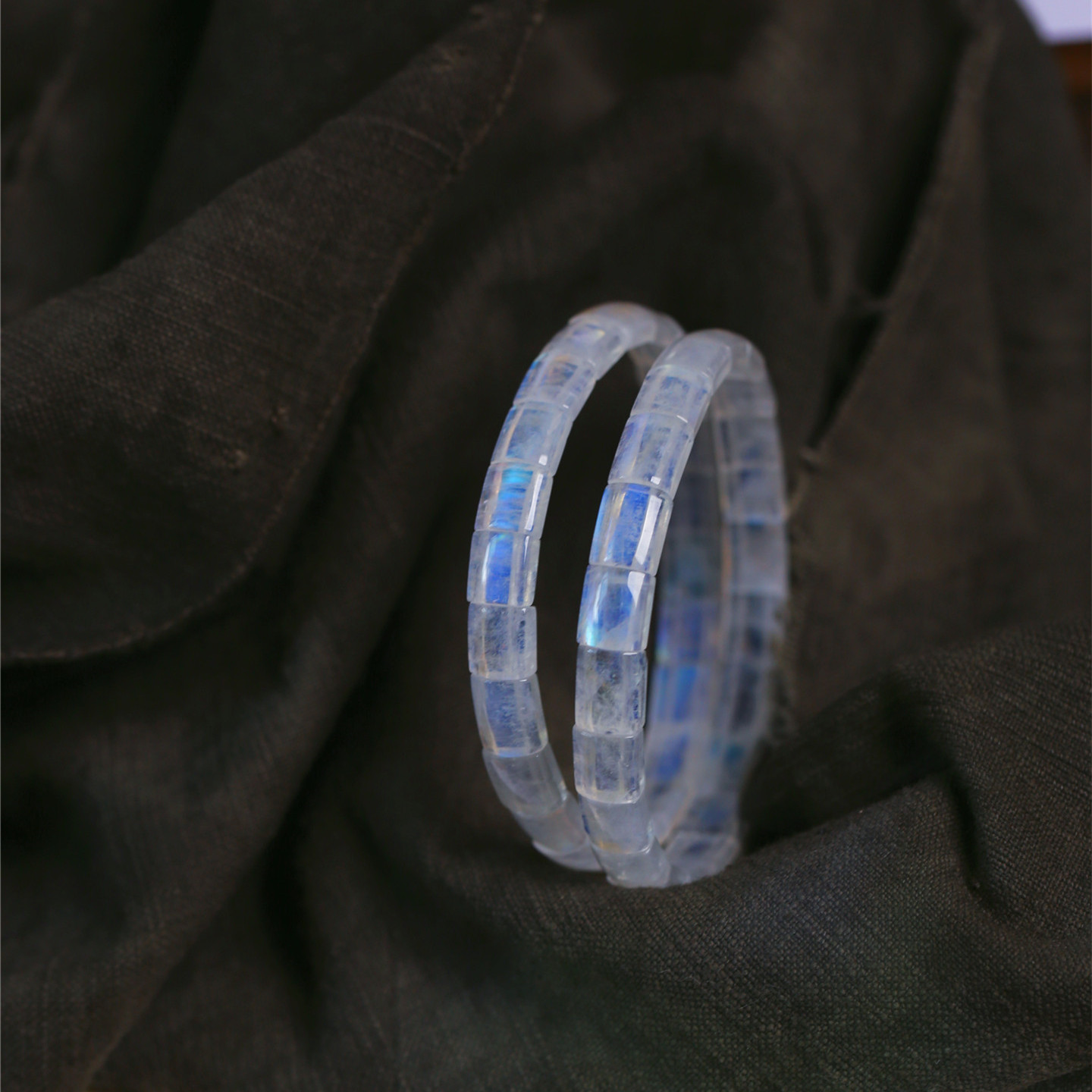 精品 天然水晶蓝月光石手排款手链 蓝光效果好女款水晶手串饰品