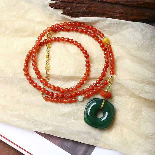 天然俄罗斯碧玉雕刻方扣搭配南红链子原创款吊坠 女款玉石锁骨链