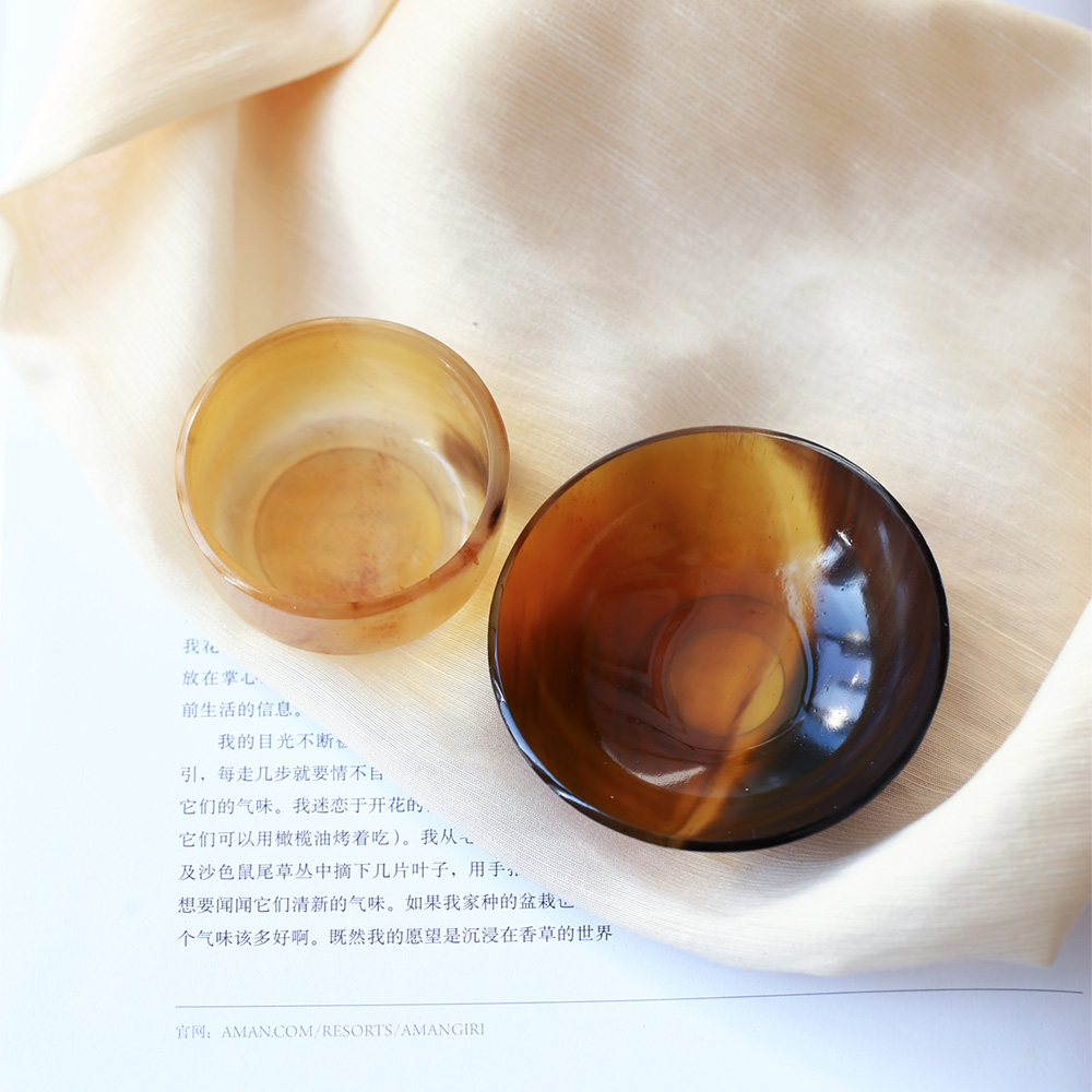 天然牛角雕刻打磨茶杯