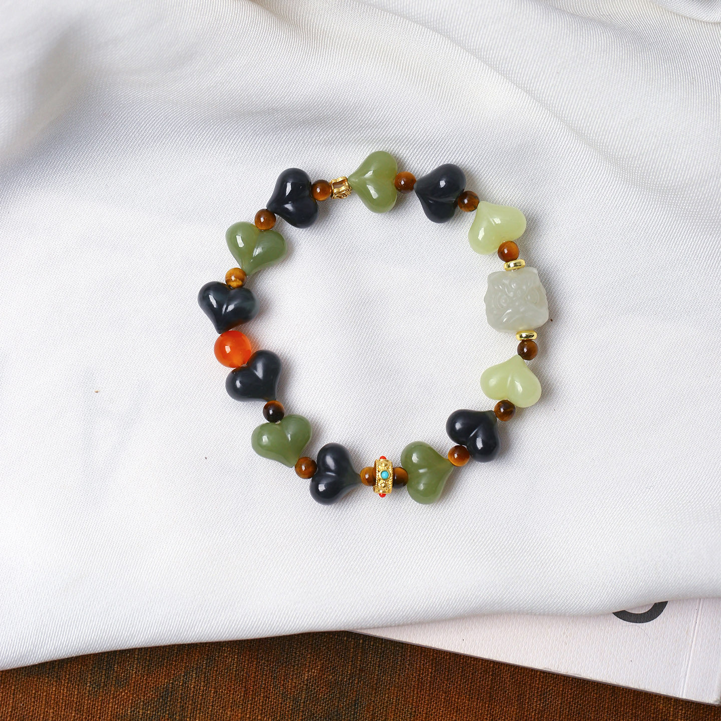 天然和田玉新疆黄口搭配青花料爱心原创手链女款玉石屁桃手串饰品