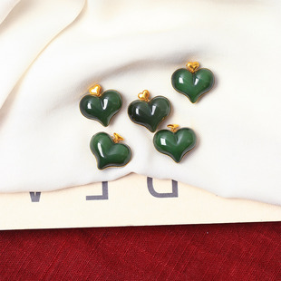 天然俄罗斯碧玉黑猫眼料18K金镶嵌屁桃款吊坠 女款玉石爱心款挂坠