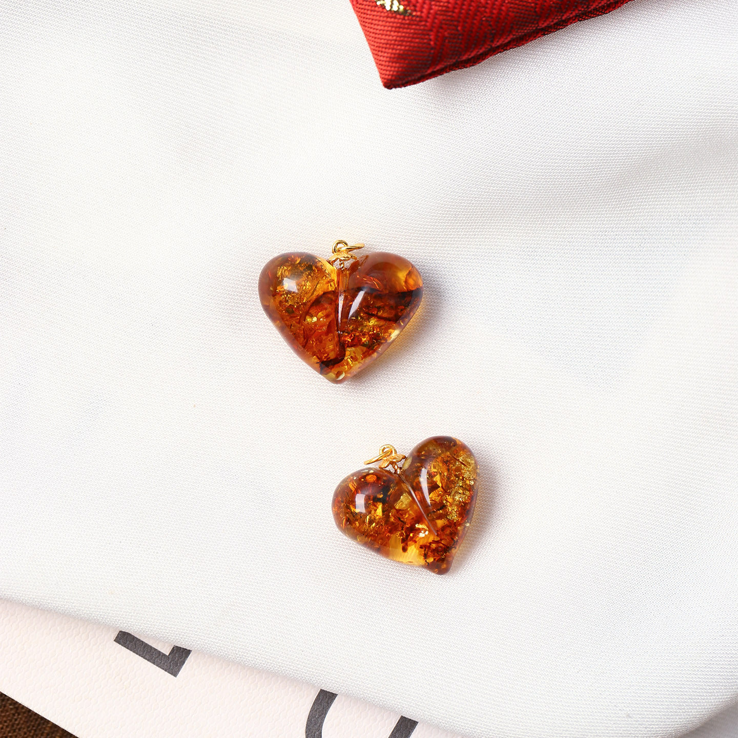 天然琥珀花珀雕刻爱心纯银镶嵌款吊坠女琥珀屁桃款锁骨挂坠饰品,珠宝/钻石/翡翠,颈饰,淘宝优惠券,粉丝福利购,淘宝优惠卷