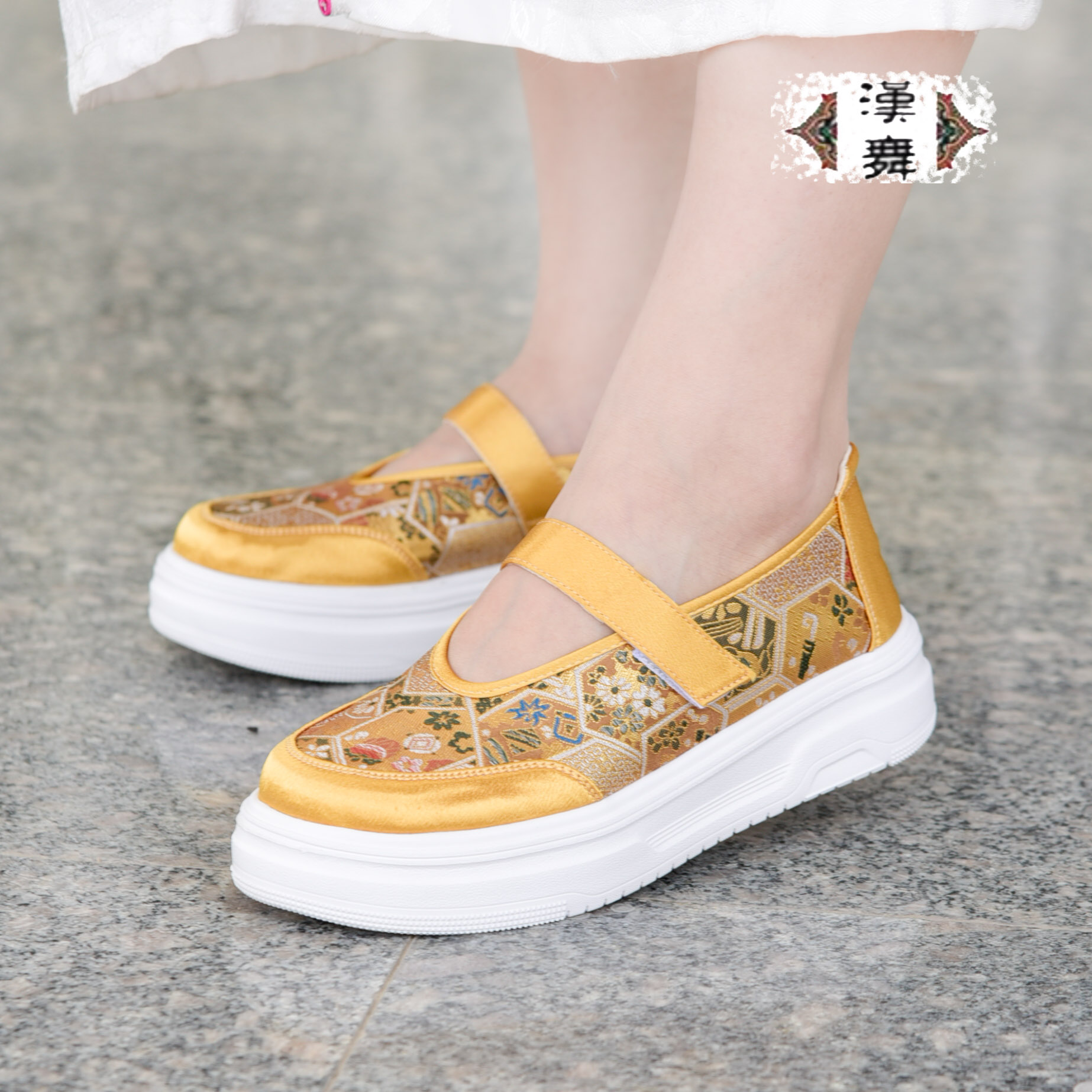 汉舞布鞋绣花鞋女款2025新款增高