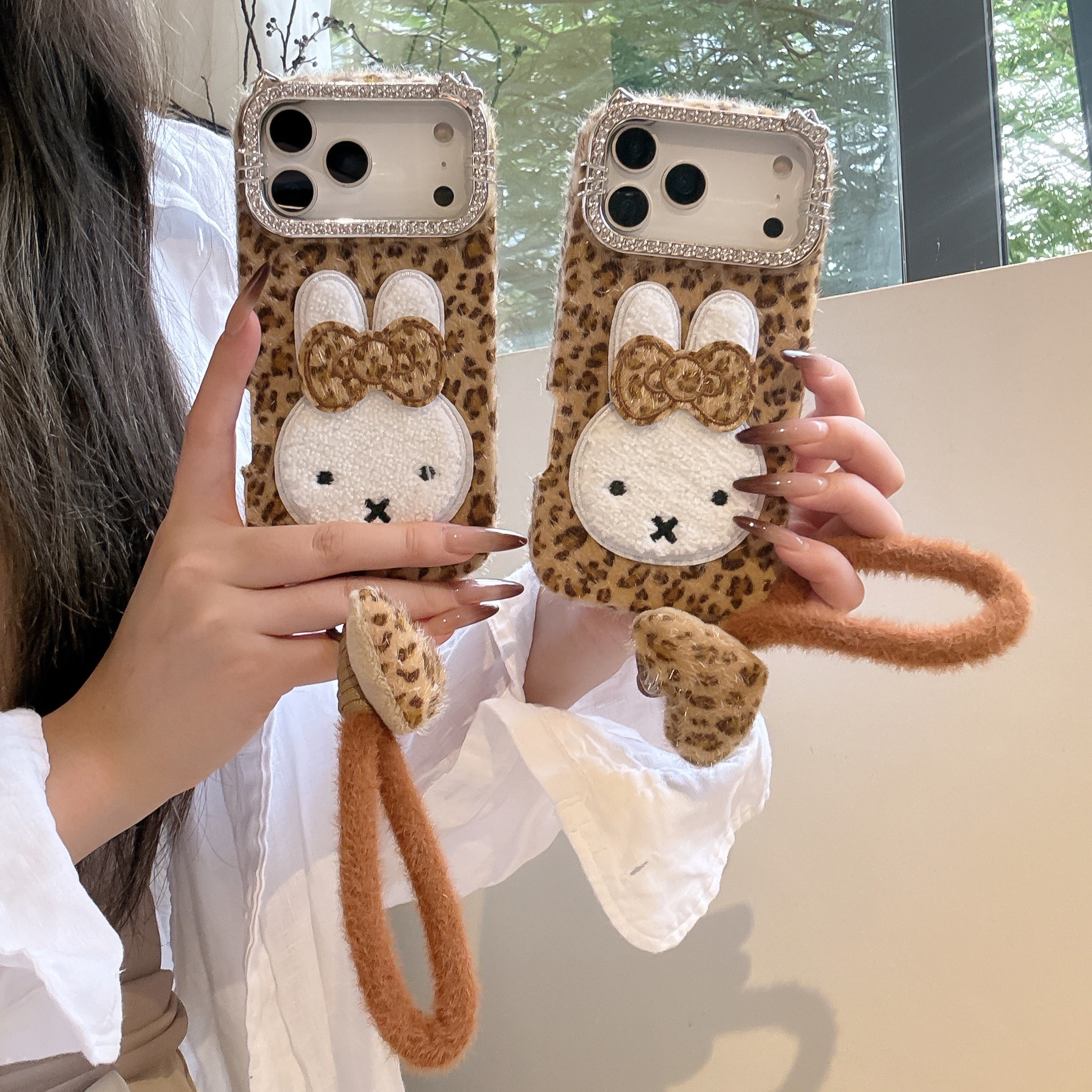 可爱米菲兔豹纹手机壳for iPhone 13/14/15/16/17系列钻石边框毛绒挂绳保护套
