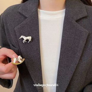 新中式本命年小马胸针复古个性时尚气质别针轻奢高级感百搭胸饰女