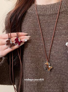 本命年锆石植绒小马项链休闲简约日常百搭毛衣链轻奢高级感项饰女