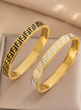 XKDDCT手镯F家芬家F字母满天星