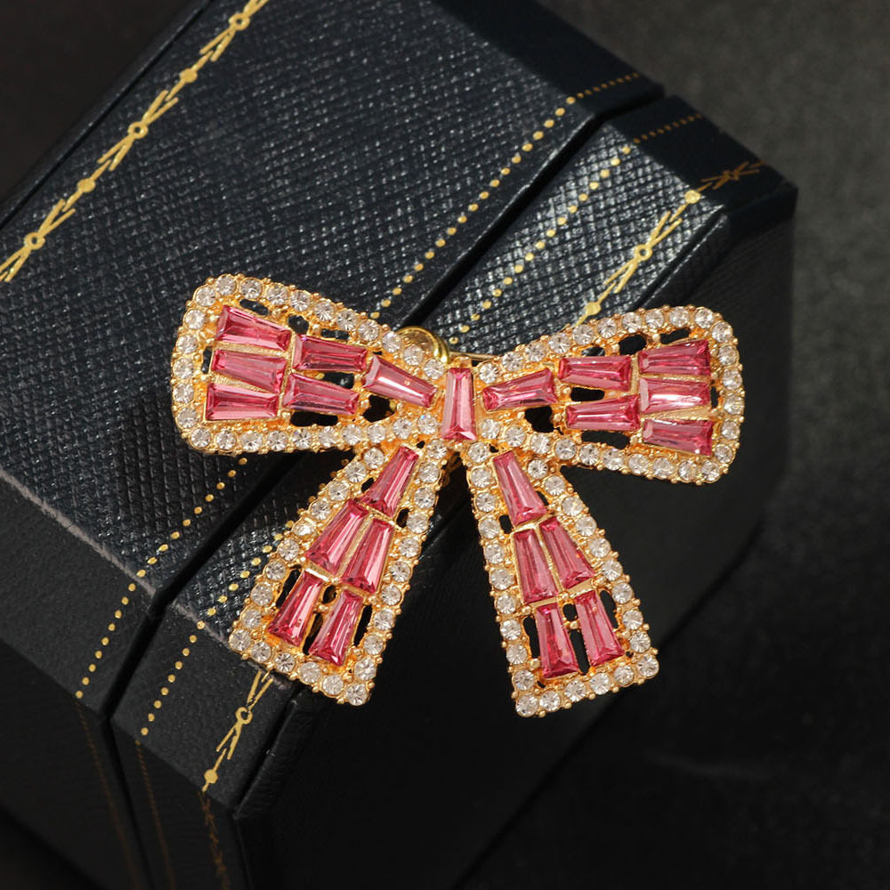 XKDDCT韩式复古奢华水晶粉色结胸针时尚皮草大衣胸花女别针饰品混