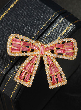 XKDDCT韩式复古奢华水晶粉色结胸针时尚皮草大衣胸花女别针饰品混