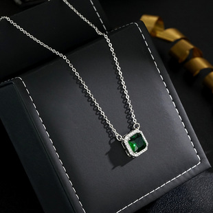 XKDDCT新款夏季轻奢气质小众设计海宝蓝色小方糖吊坠项链锁骨链女