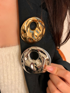 胸花 欧美复古镂空圆形胸针女造型感不规则水波纹网红英伦风个性